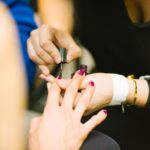 O que uma manicure precisa
