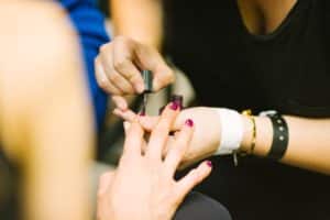 O que uma manicure precisa